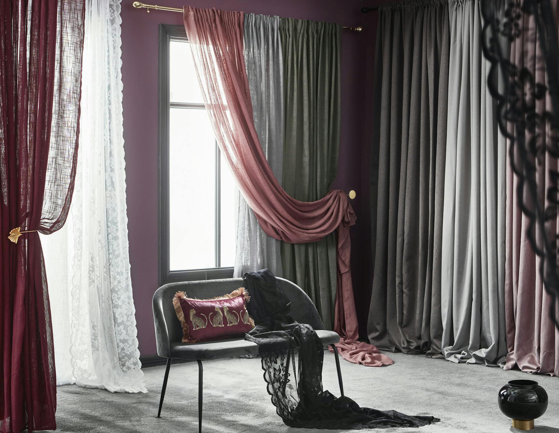 Satt Stilen Med Gardiner Mio